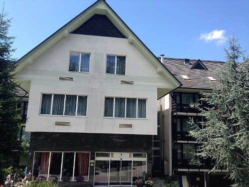 Een blik op Hotel Kompas in Bled