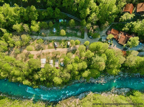 Een blik op Camping Koren & de rivier de Soča