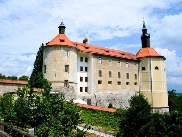 Een foto van het kasteel van Skofja Loka