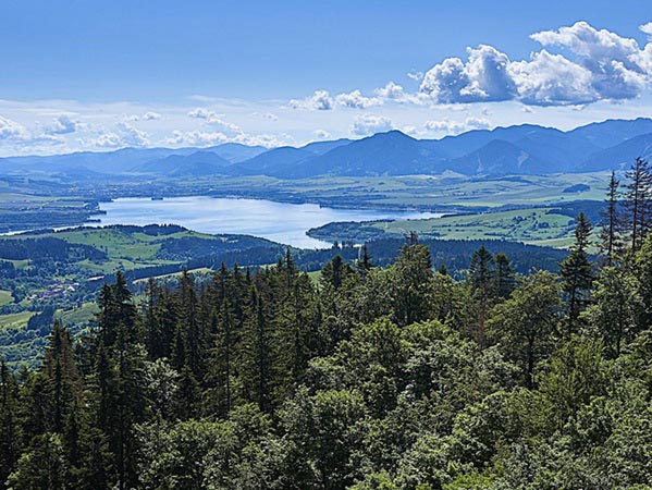 Liptovská Mara, het grootste meer van Slowakije omgeven door het Tatra gebergte