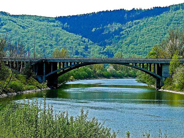 Een blik op de Váh, langste rivier van Slowakije