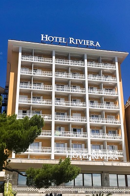 Foto van de buitenkant van Hotel Riviera