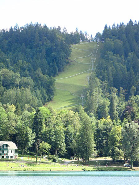 Uitzicht op de 646 meter hoge berg Straza